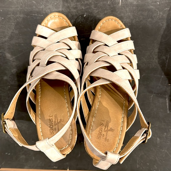 J shoe’s 'Celie' leather Ankle-Strap Platform Sandals in Neutral. size 38 /7 - Picture 4 of 7